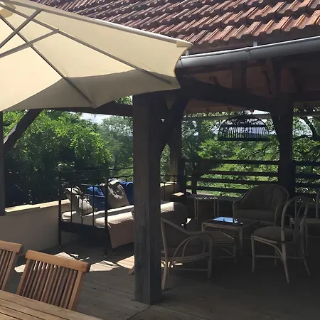 La Maison Des Trois Lacs