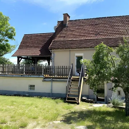 La Maison Des Trois Lacs